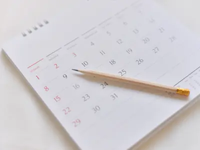 Calendar and pencil on a desk.